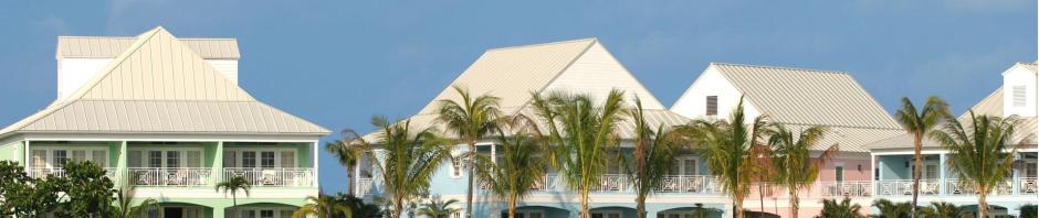 Incredible Adveture's staff stays at Old Bahama Bay to cage dive!